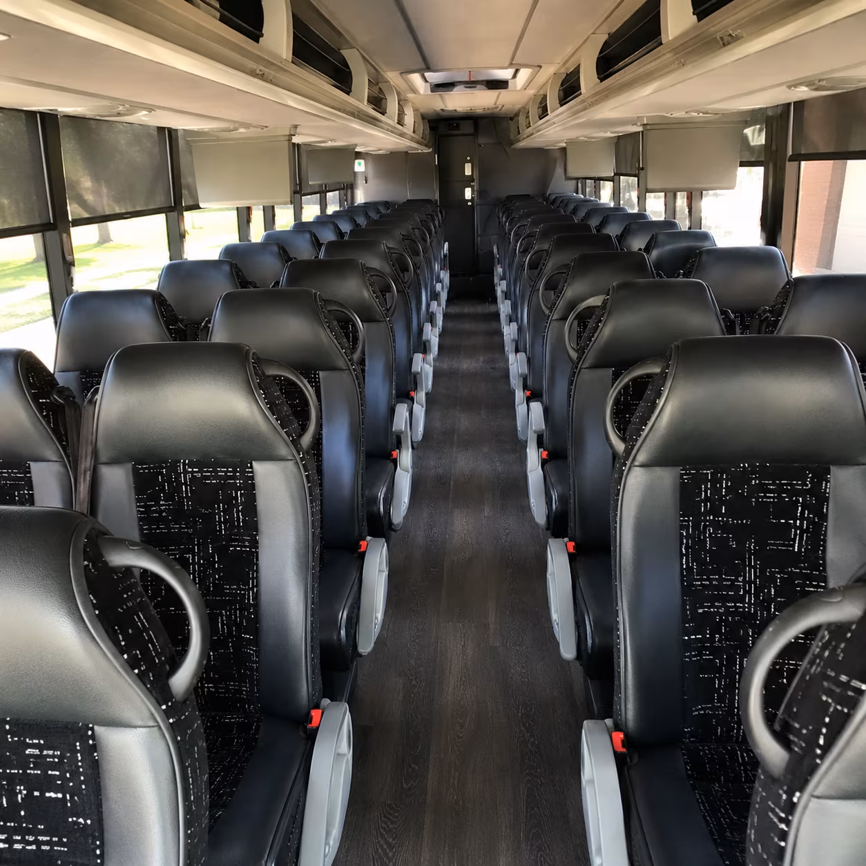 grapevinecharterbuscompany com makes corporate event shuttles at gaylord texan easy