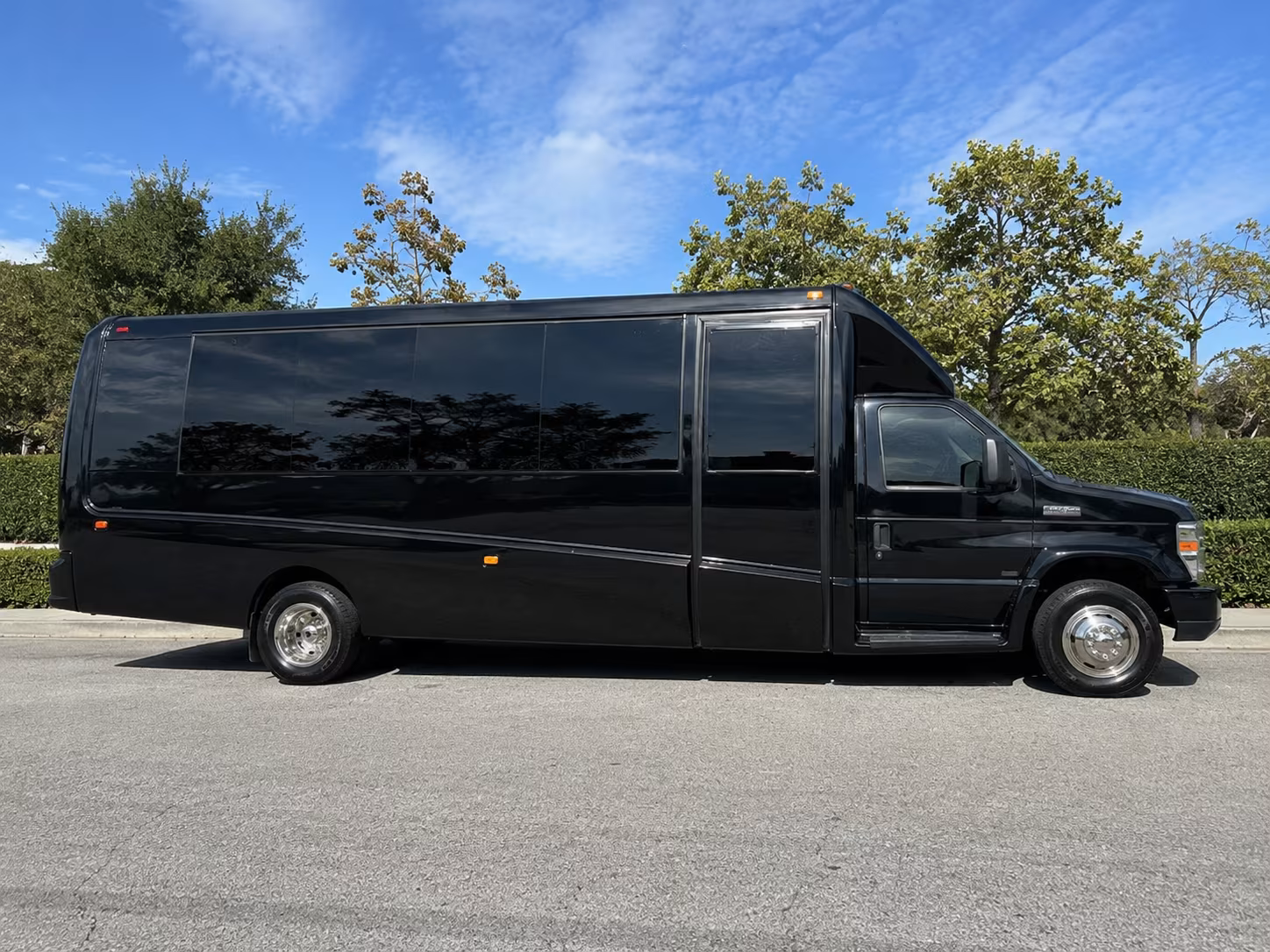 let grapevinecharterbuscompany com get your group to dickies arena and american airlines center