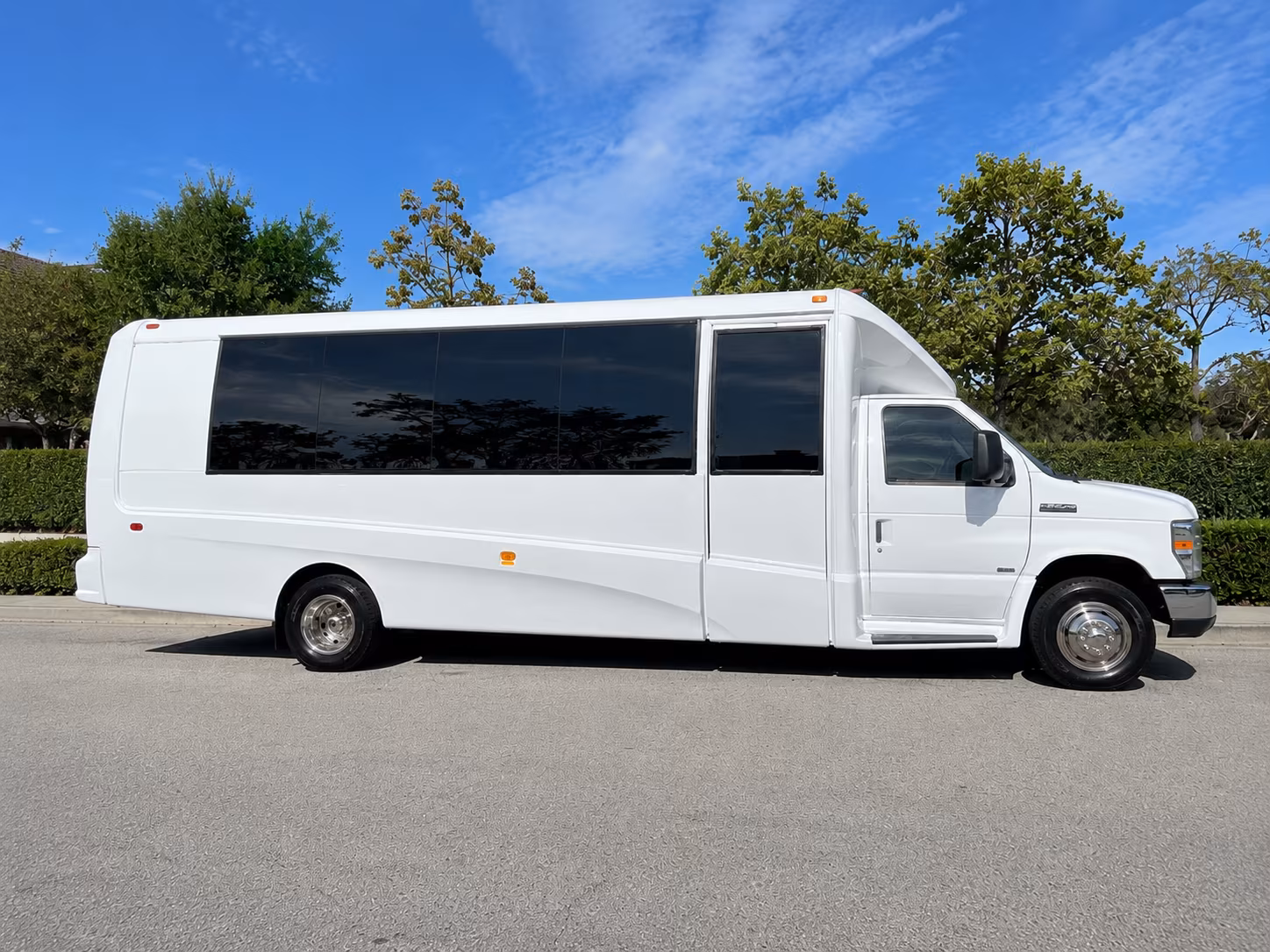 shuttle your group along the grapevine urban wine trail in style